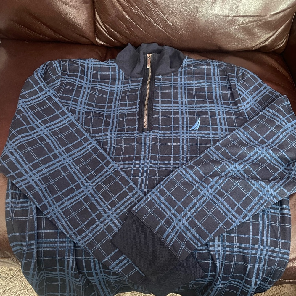 NWT NAUTICA QUARTER SIZE SPORTS/GOLF  LIGHT SWEATER.
